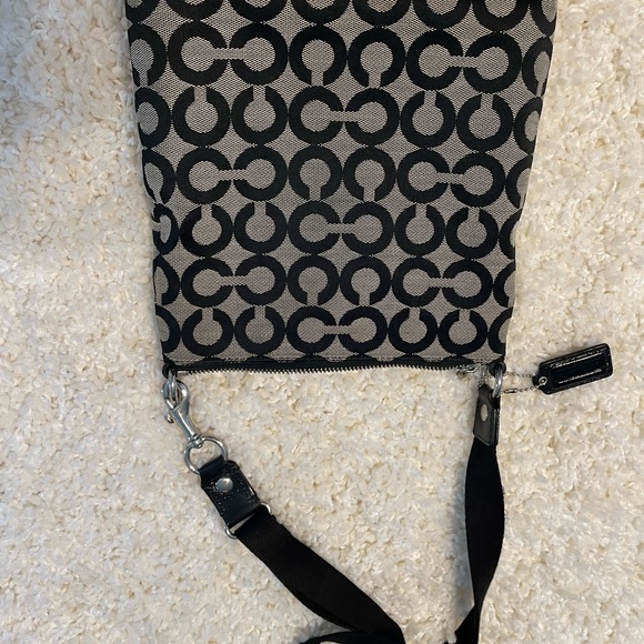 Coach Poppy Swingpack Black Gray Crossbody Adjust Strap Zipper Bag Purse op art - Picture 3 of 11